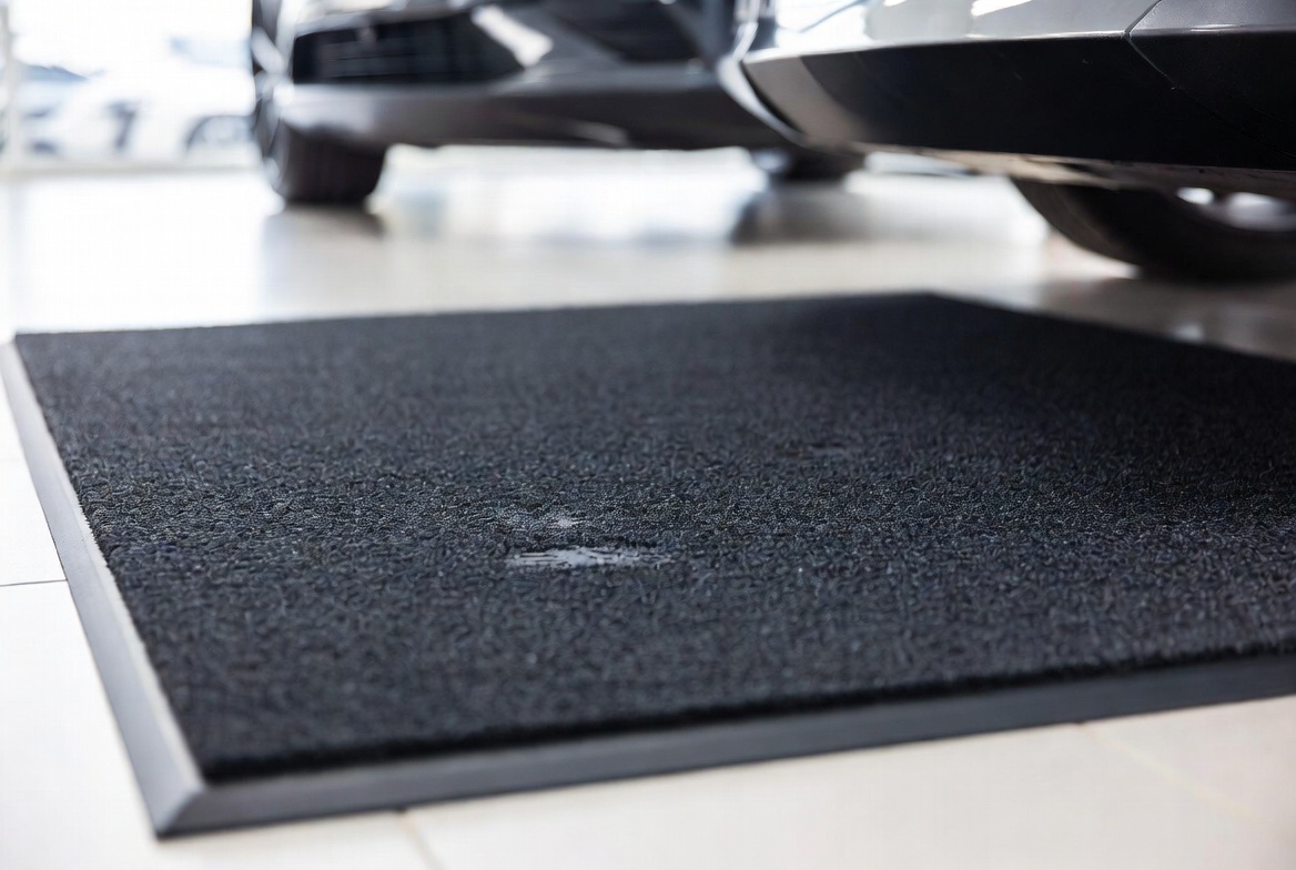 Schmutzfangmatte im Autohaus Nürnberg